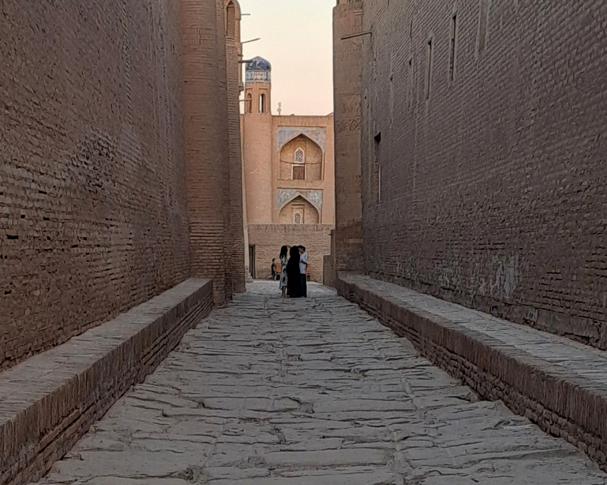 A quiet alleyway in Uzbekistan at street level